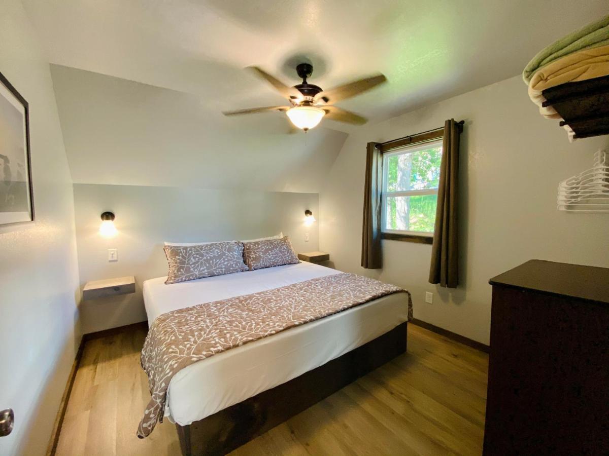 Calm Waters Resort Indian Point ภายนอก รูปภาพ
